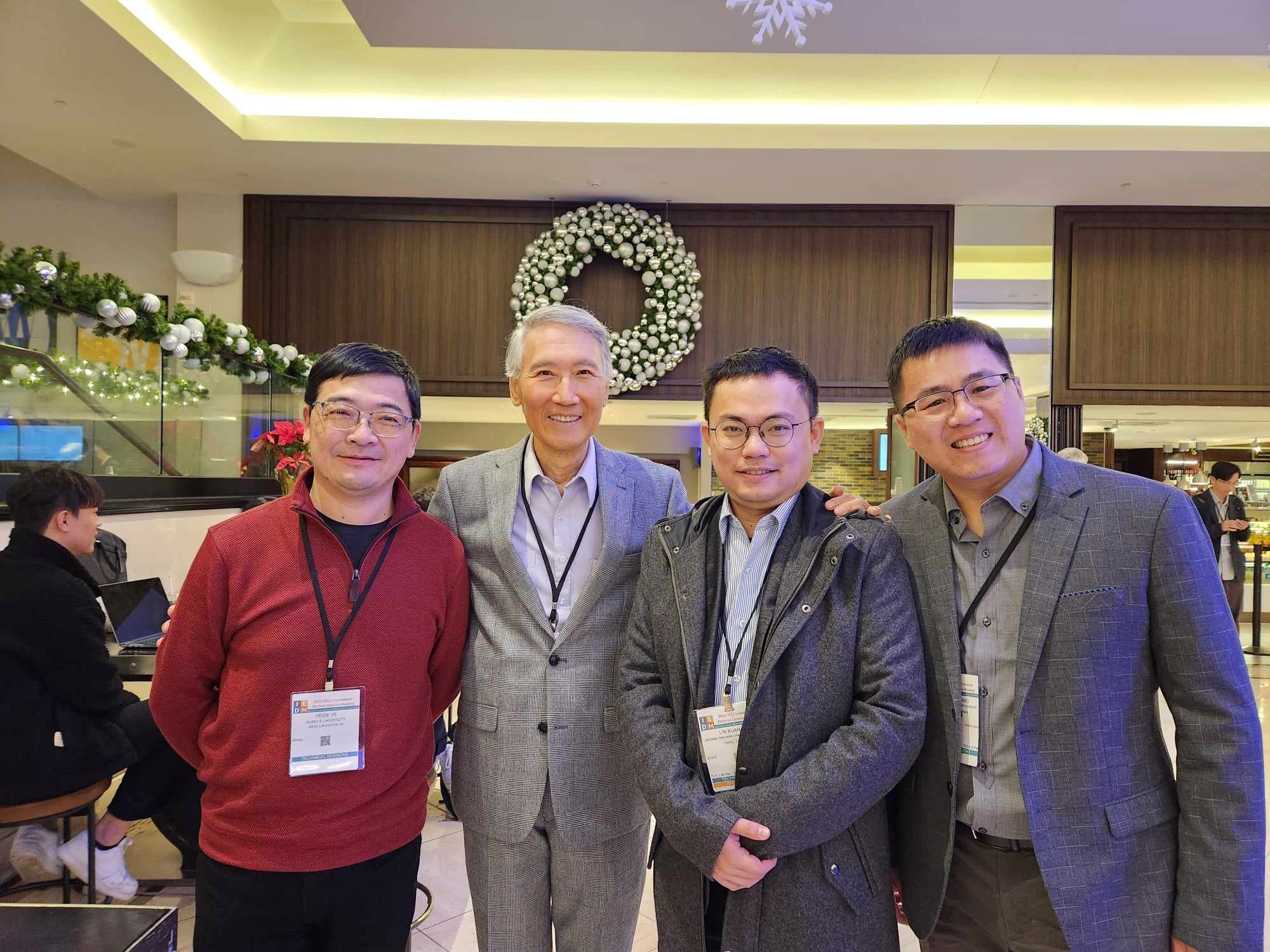 PhD Student Shin-Yuan Wang and Postdoctoral Kuan-Bo Lin Attend 2023 IEDM